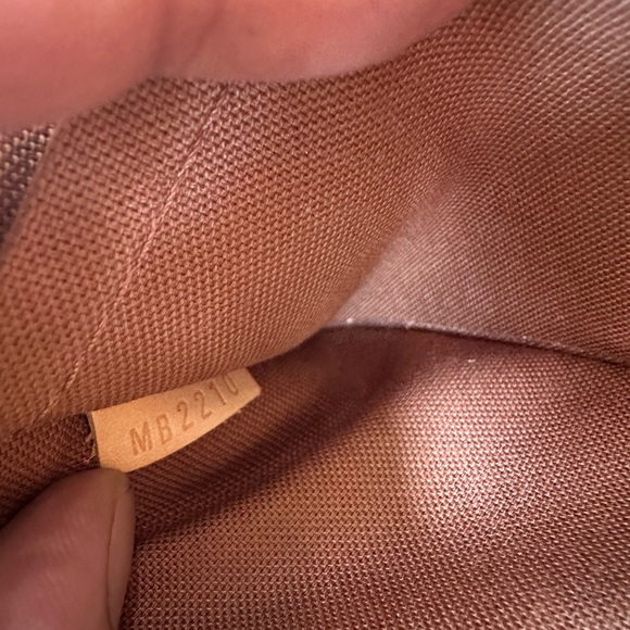 Louis Vuitton Large Multi Pochette Accesoires - Picture 10 of 11